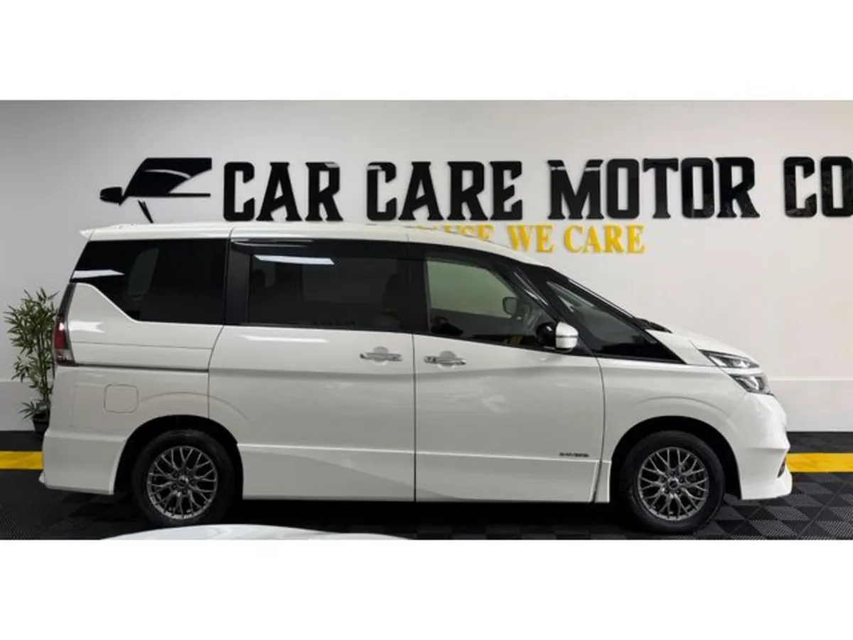 Nissan Serena 2018 Nissan Serena 7 Seats Automatic - Image 3