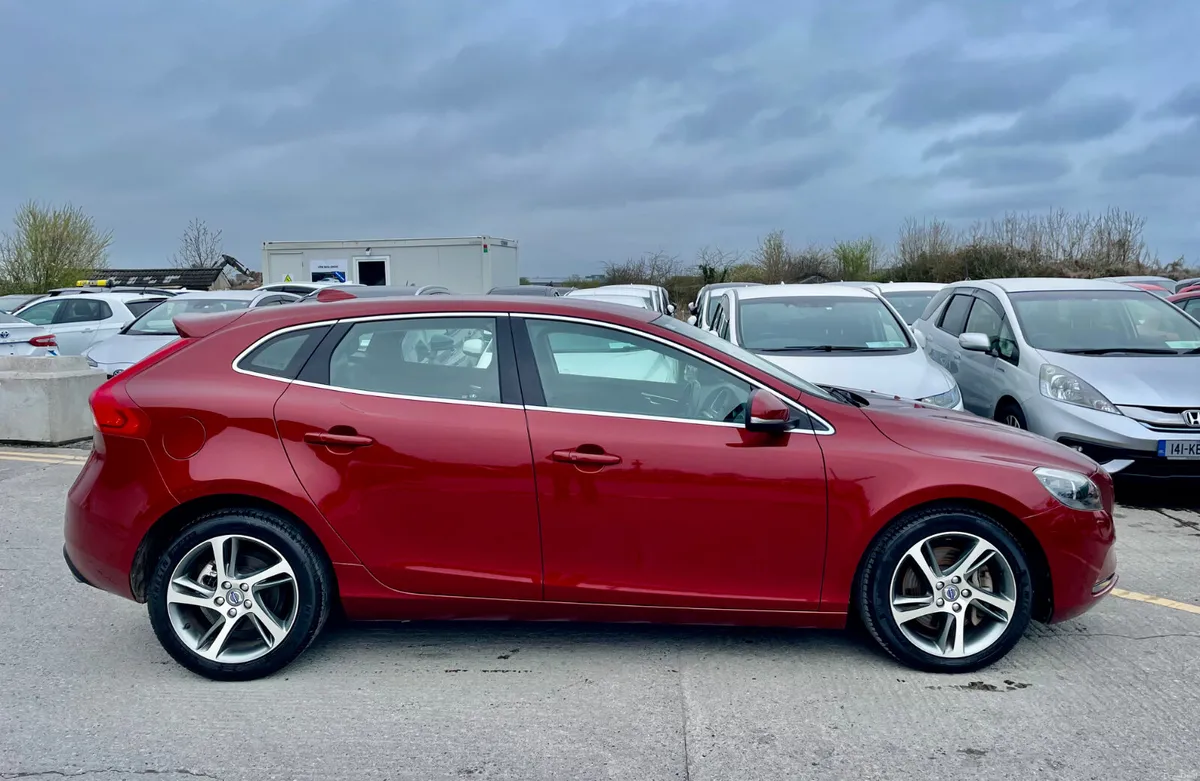 VOLVO V40 2016 /2.0, DIESEL/ - Image 4
