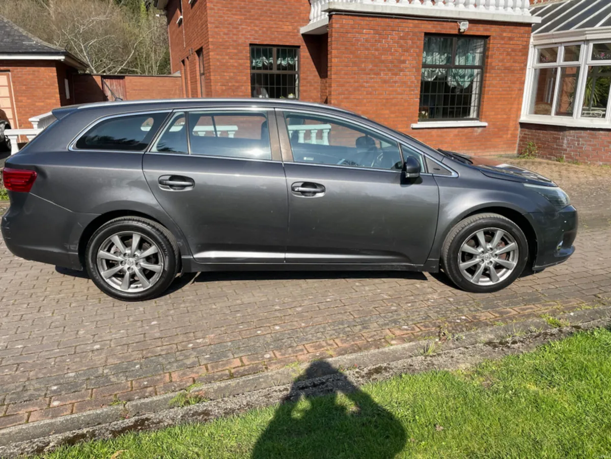 Toyota Avensis 2.0 D-4D AURA TOUR 4DR - Image 3
