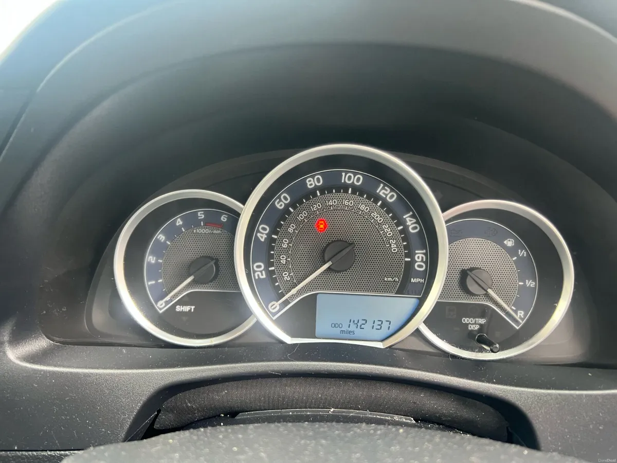 2013  Toyota Auris 1.4 D4D - Image 2