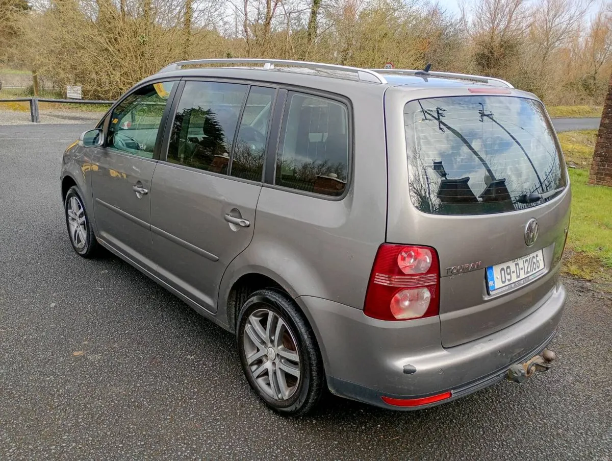 Volkswagen Touran 7 Seater - Image 4