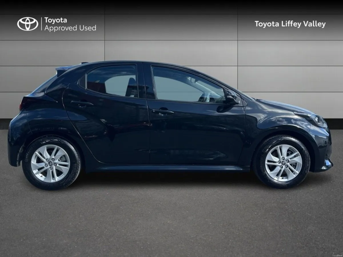 Toyota Yaris YARIS HYBRID 1.5 LUNA - Image 3