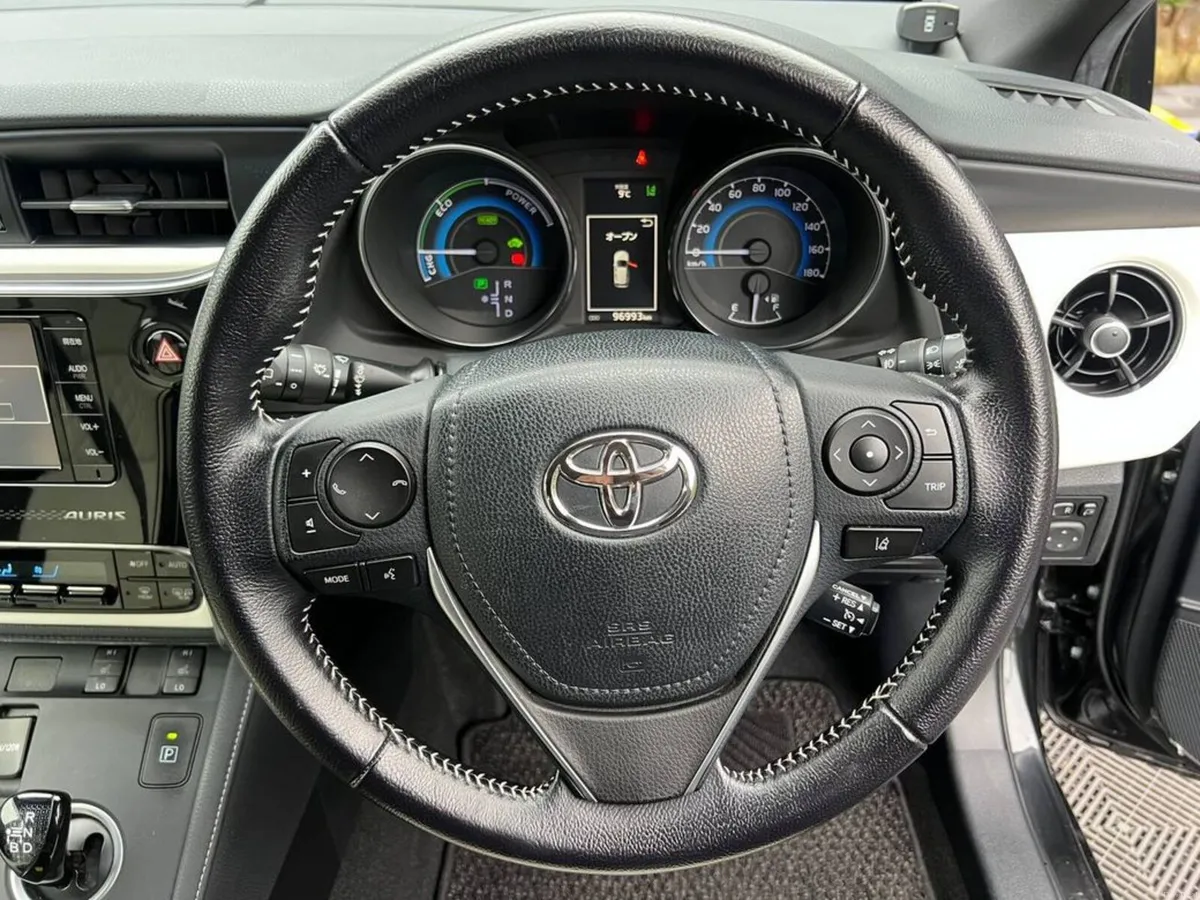 Toyota Auris 1.8 HYBRID // LEATHER HEATED SEATS // - Image 4
