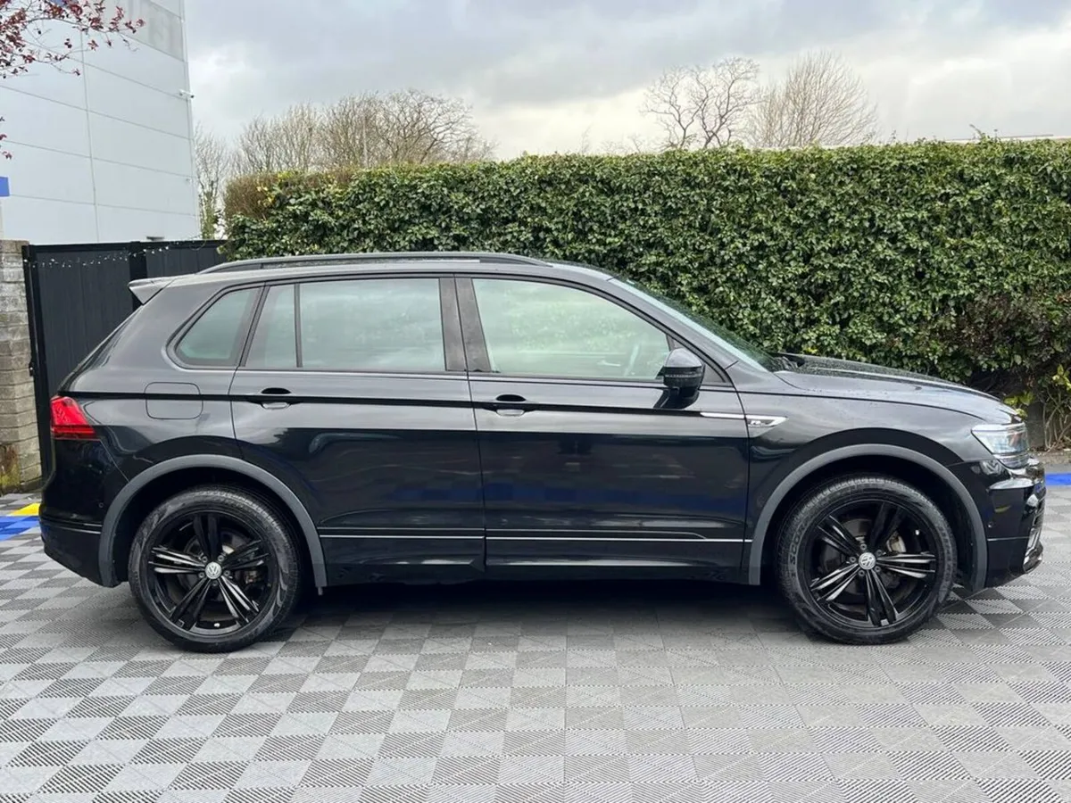 Volkswagen Tiguan R-LINE 4MOTION 2.0 TDI // BLACK - Image 2