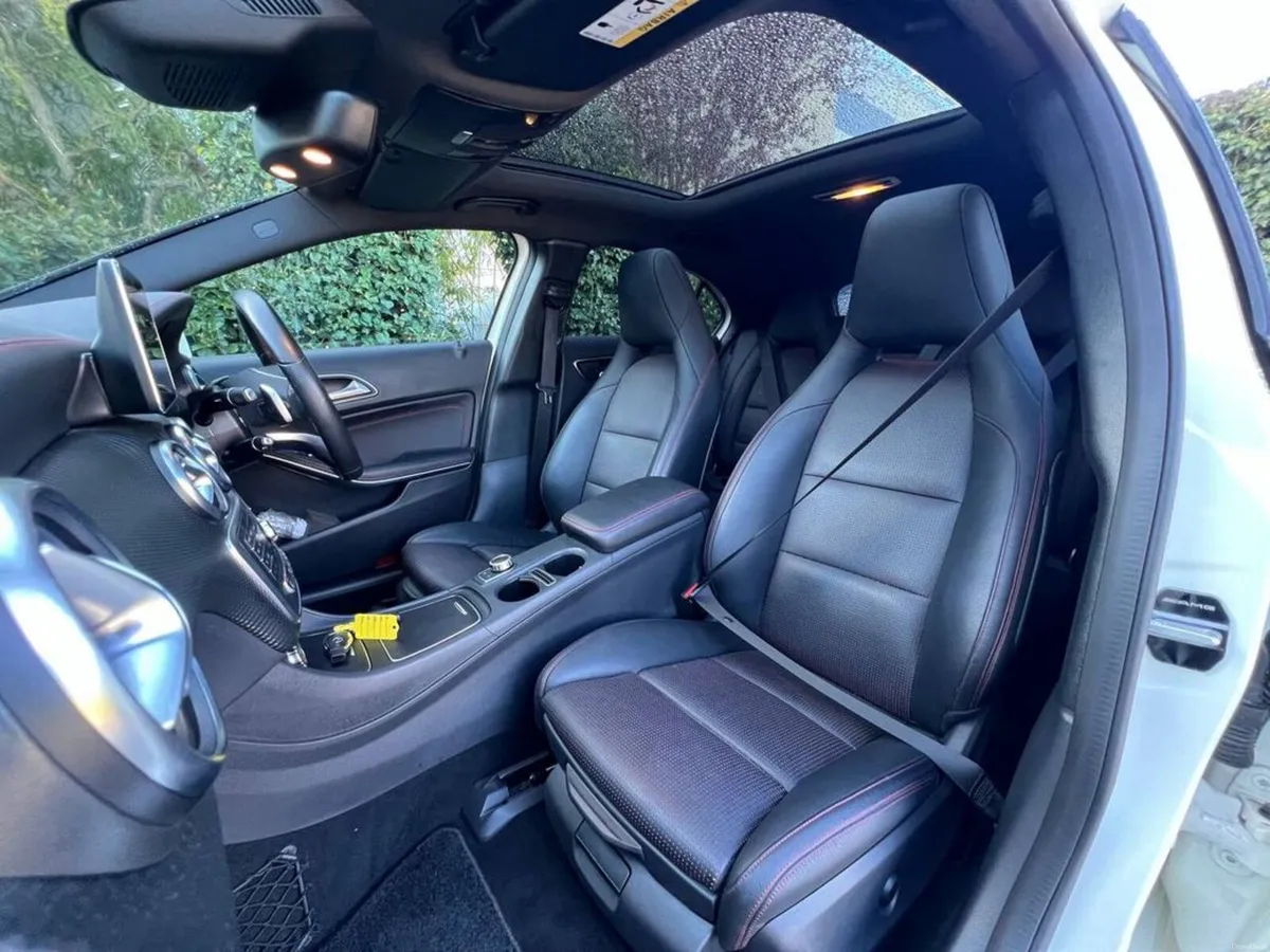 Mercedes-Benz A-Class A180 AMG-LINE 1.6 AUTO // FU - Image 2