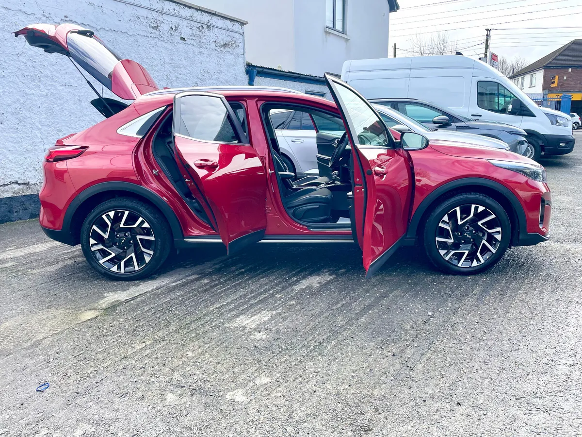 Kia XCeed 1.6 G-DI Petrol PHEV Hybrid Auto,2023 - Image 3