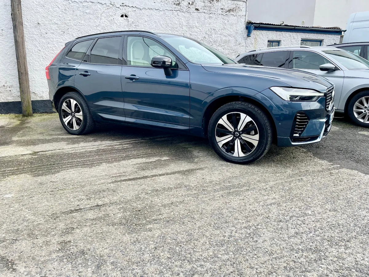 Volvo XC60 T6 Recharge PHEV PlusDark AWD Auto,2023 - Image 2