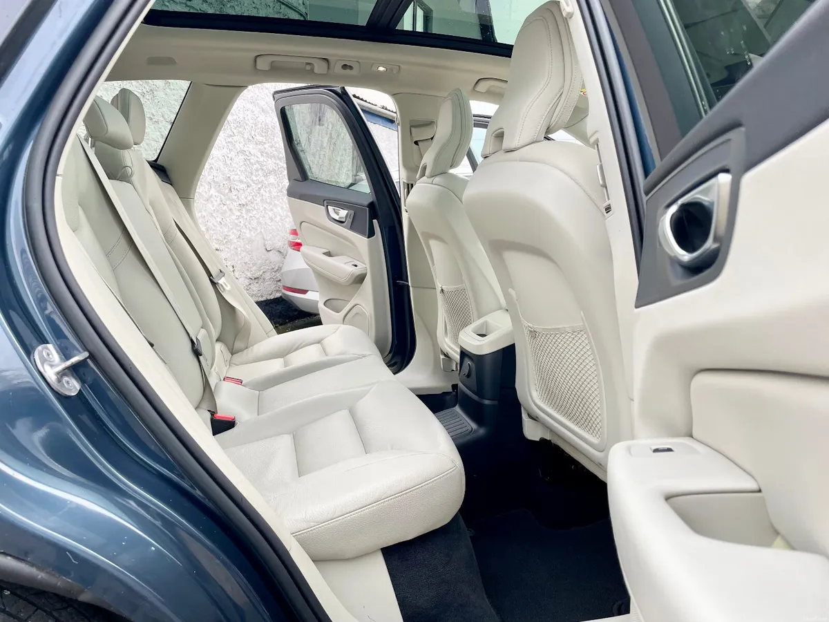 Volvo XC60 T6 Recharge PHEV PlusDark AWD Auto,2023 - Image 4