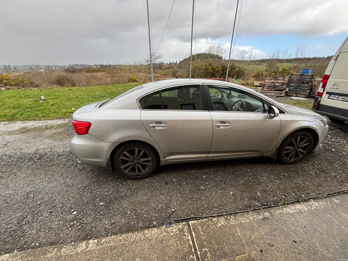 Toyota Avensis 2013 - Image 2