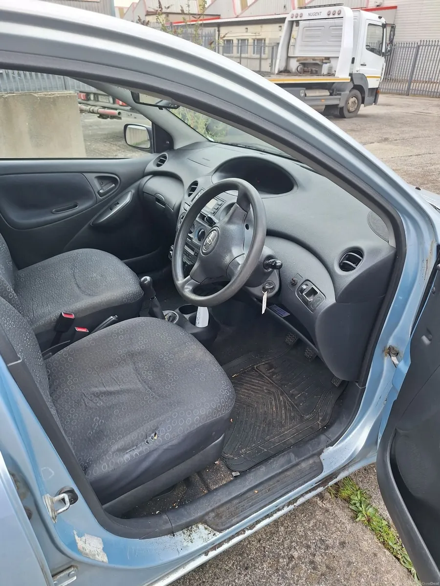 Toyota Yaris 2004 - Image 2