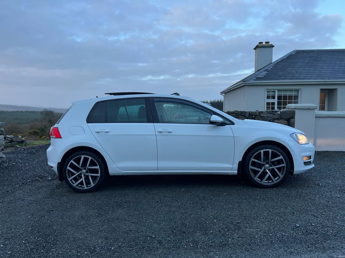 Volkswagen Golf Match edition (sunroof) - Image 3