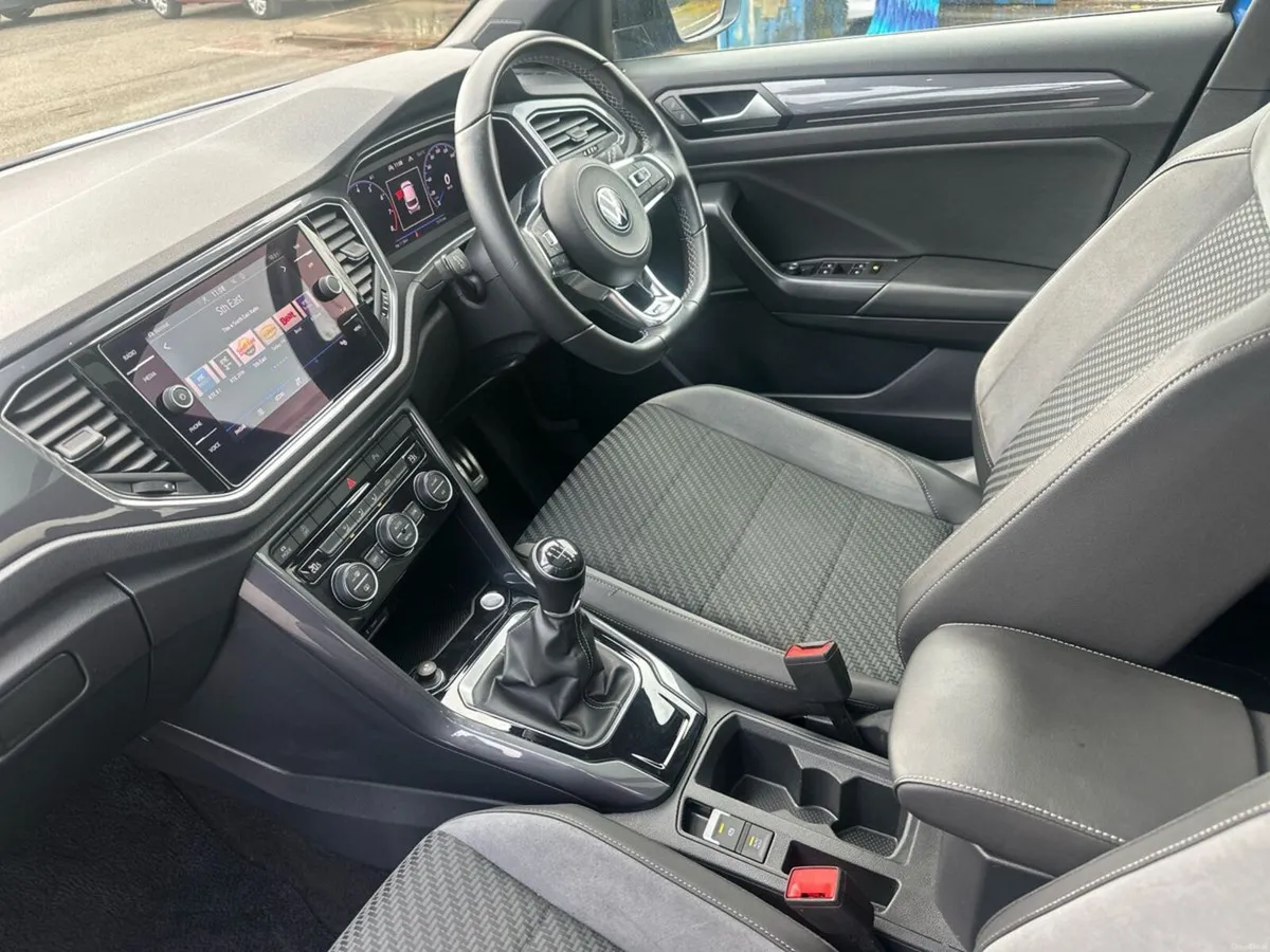Volkswagen T-Roc R-LINE 1.5TSI 150HP MANUAL - Image 3