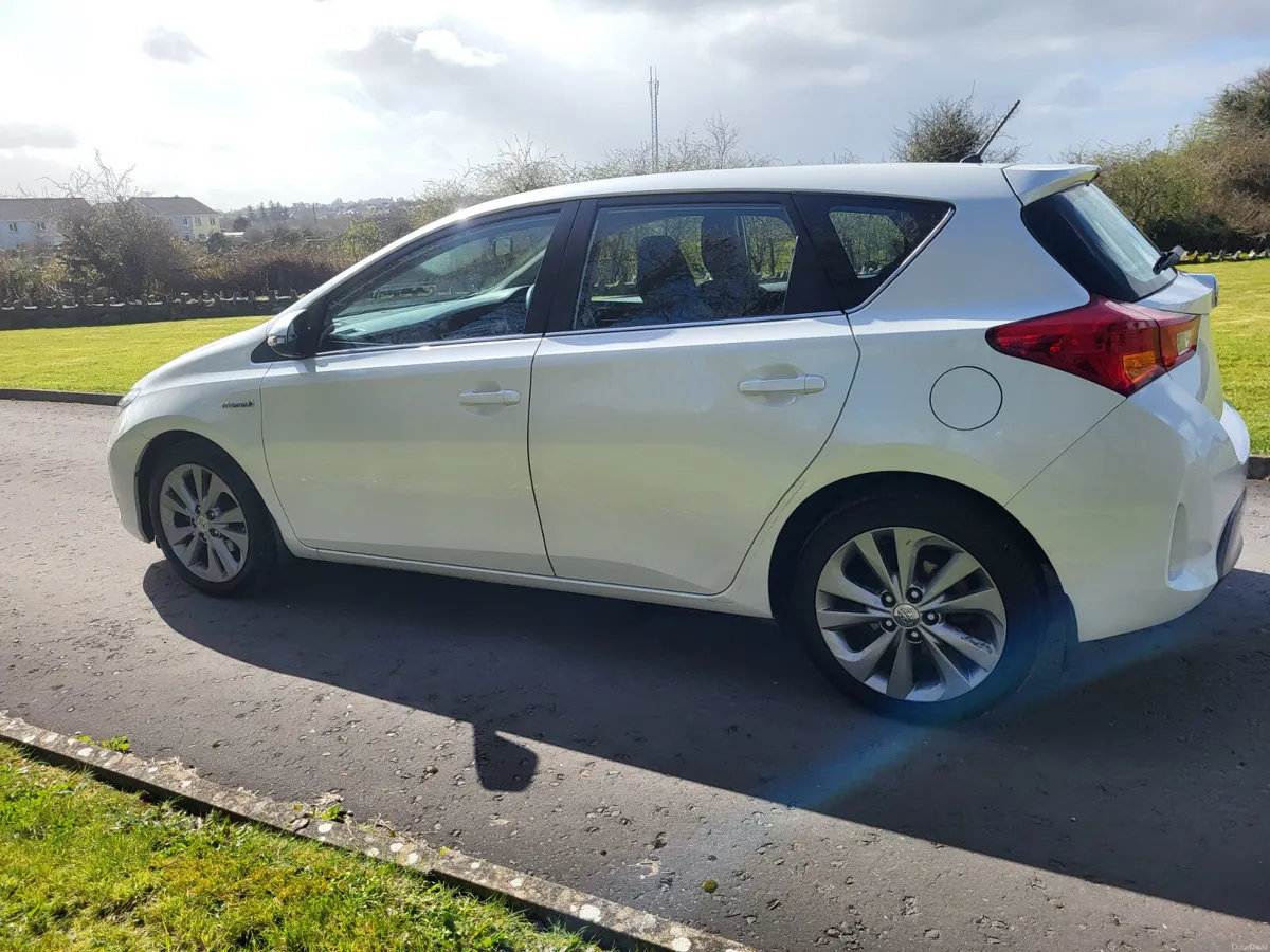 Toyota Auris  HYBRID AUTOMATIC. - Image 4