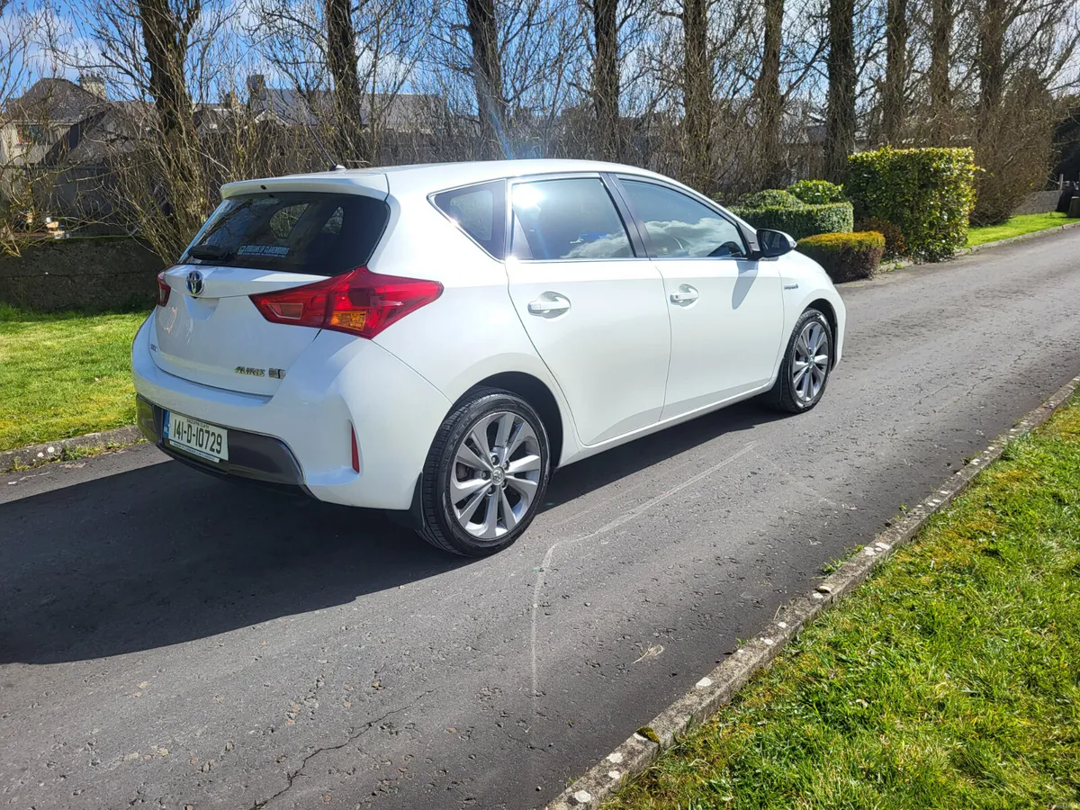 Toyota Auris  HYBRID AUTOMATIC. - Image 2
