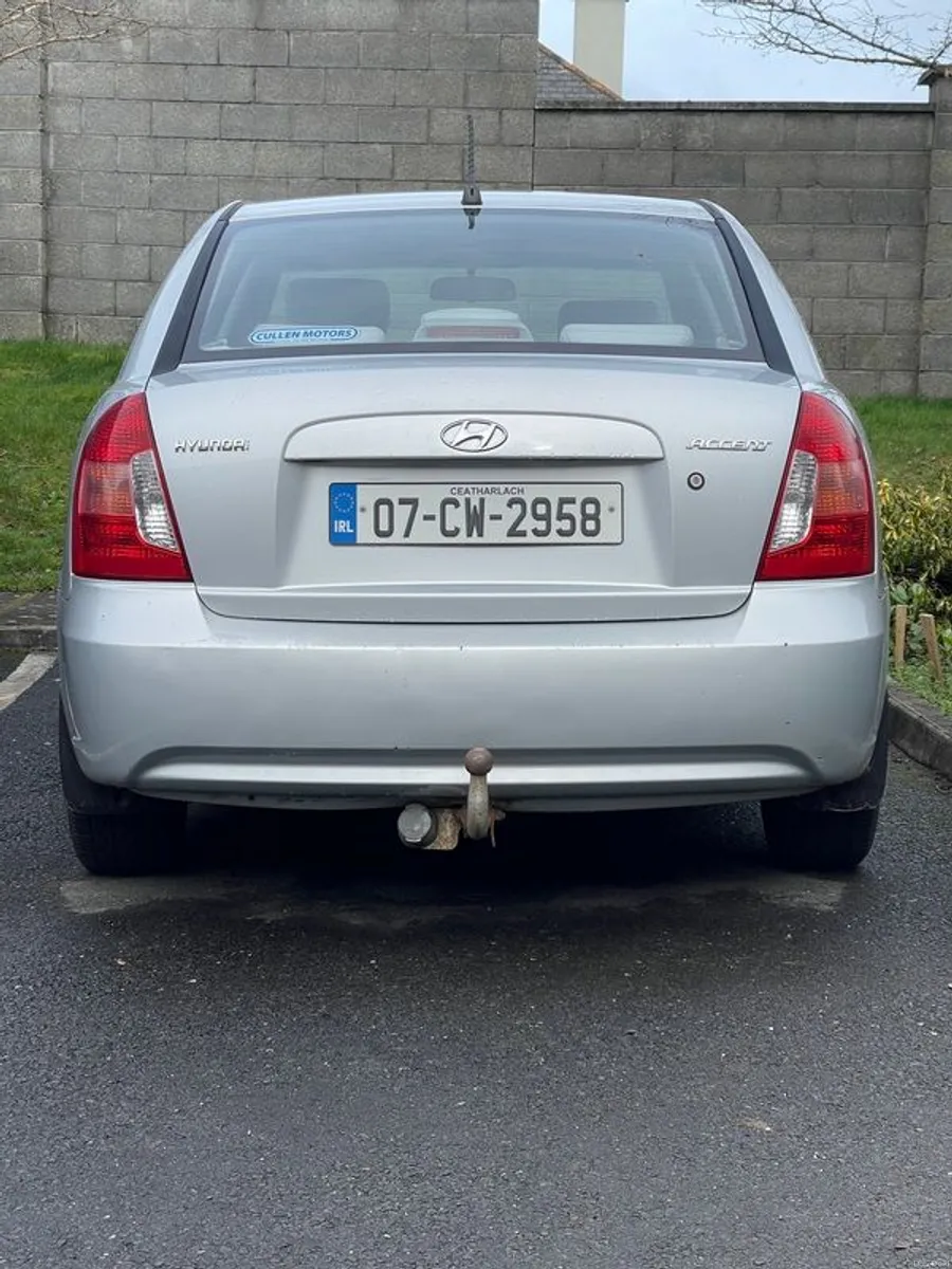 2007 Hyundai Accent - Image 2