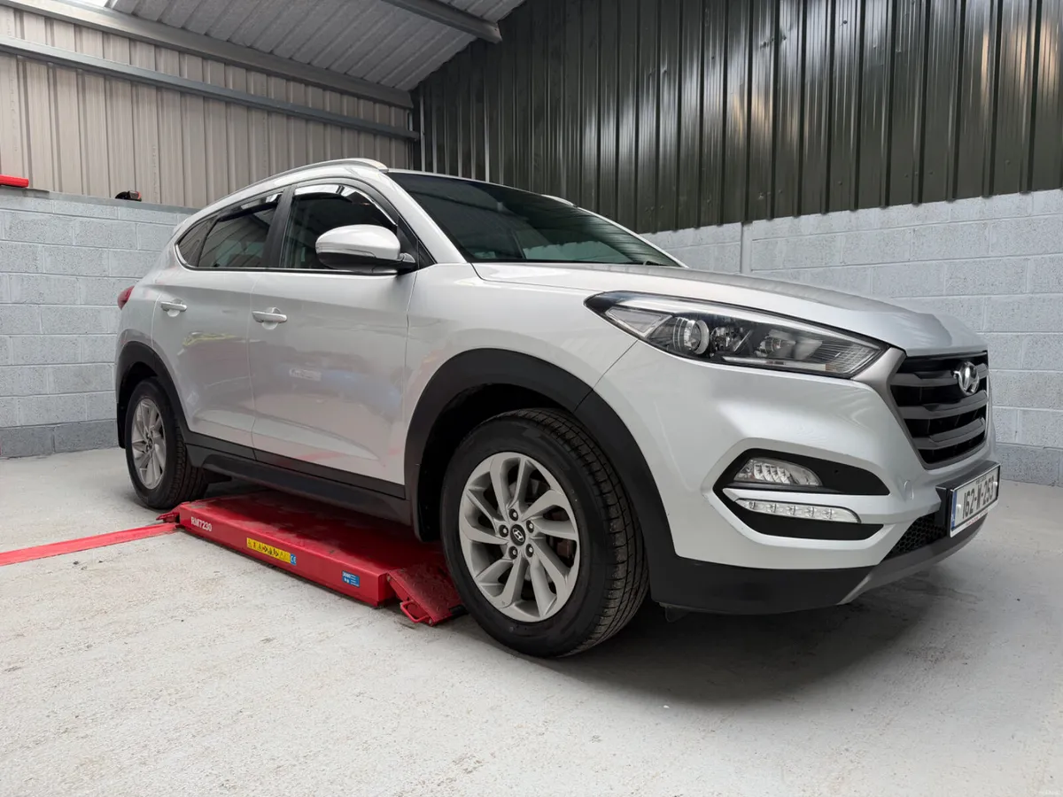 162.  HYUNDAI TUCSON     TOP SPEC ! - Image 3