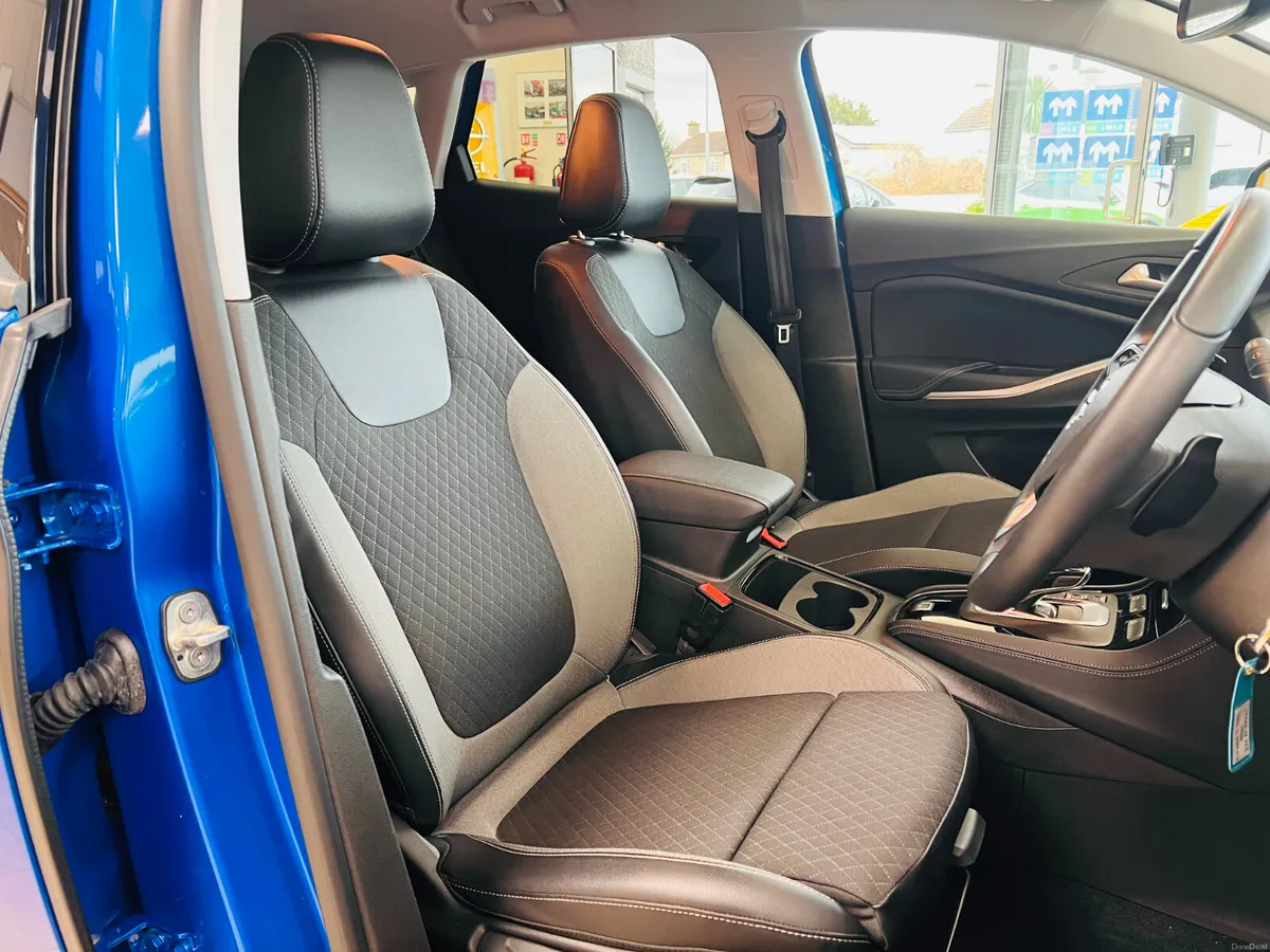 AUTOMATIC 8 Speed Petrol Tiny Kms As New Top Of Th - Image 3