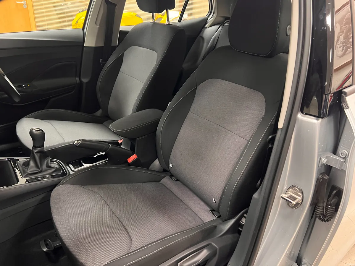 ONLY 8775Kms As New SELECTION TSI High Spec www.bo - Image 4