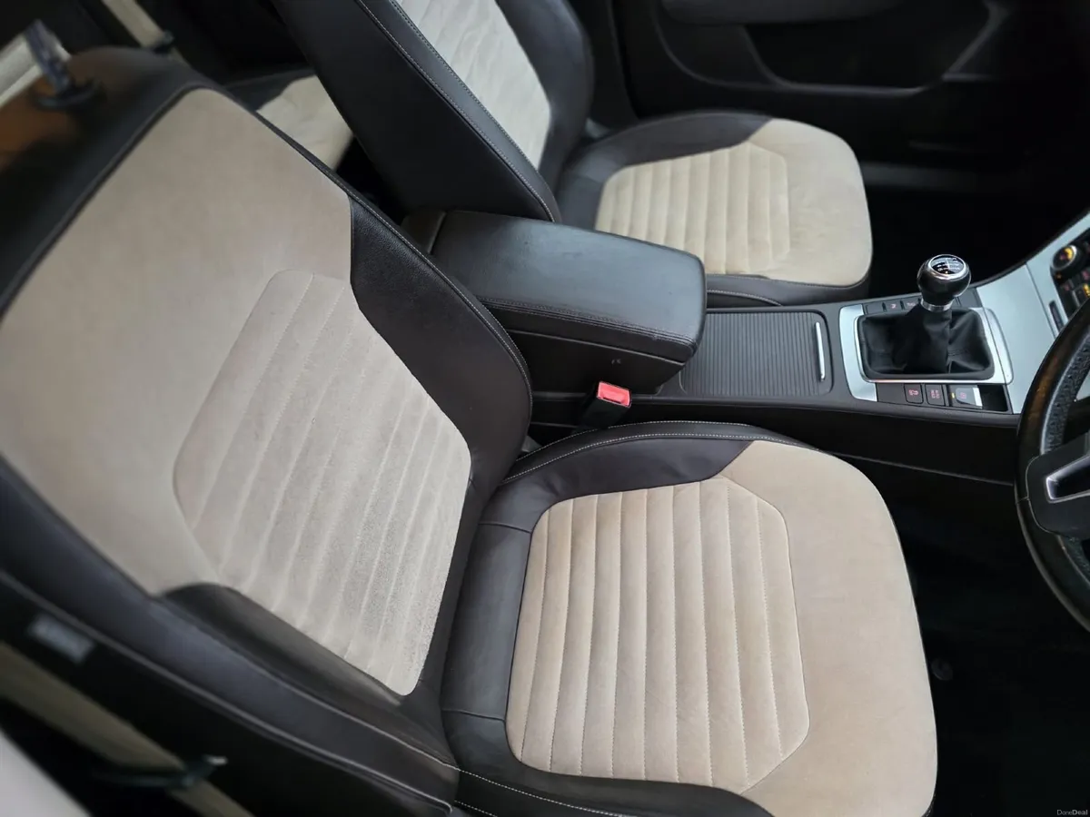 Volkswagen Passat 2011 - Image 3