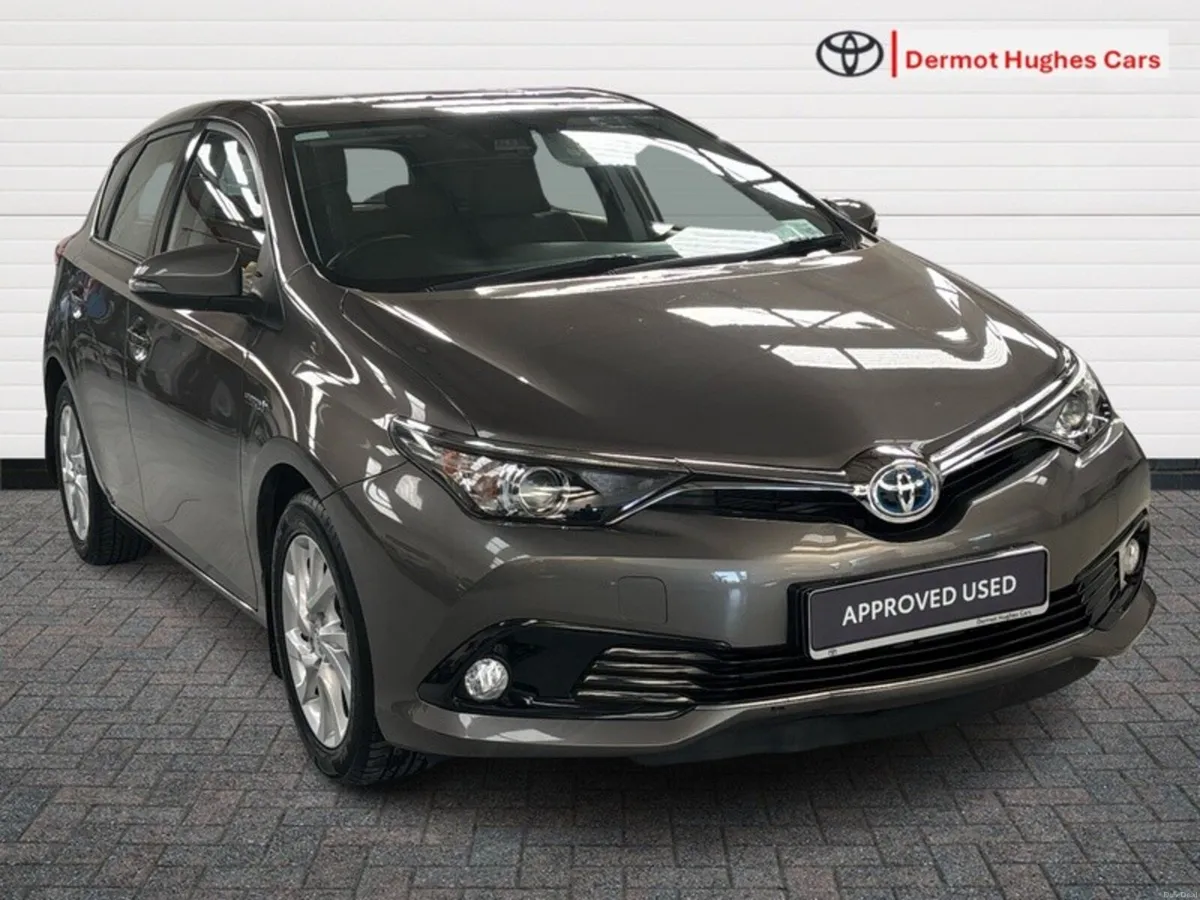 Toyota Auris HYBRID LUNA 4DR AUTO - Image 1