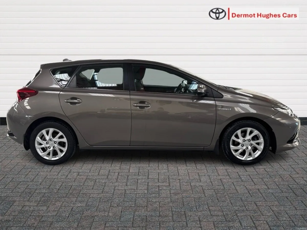 Toyota Auris HYBRID LUNA 4DR AUTO - Image 3