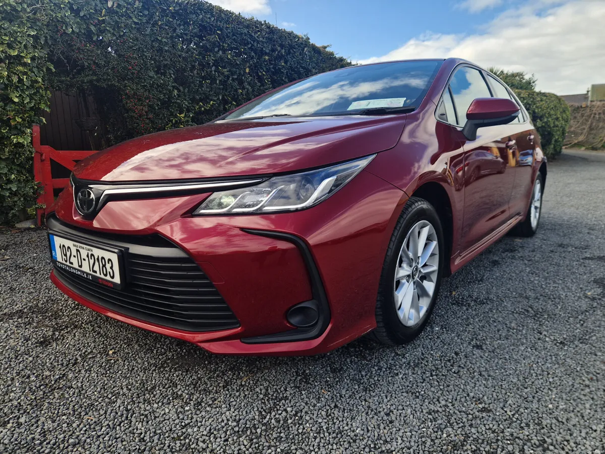 Toyota Corolla AURA 1.6 PETROL MANUAL 2019 - Image 2