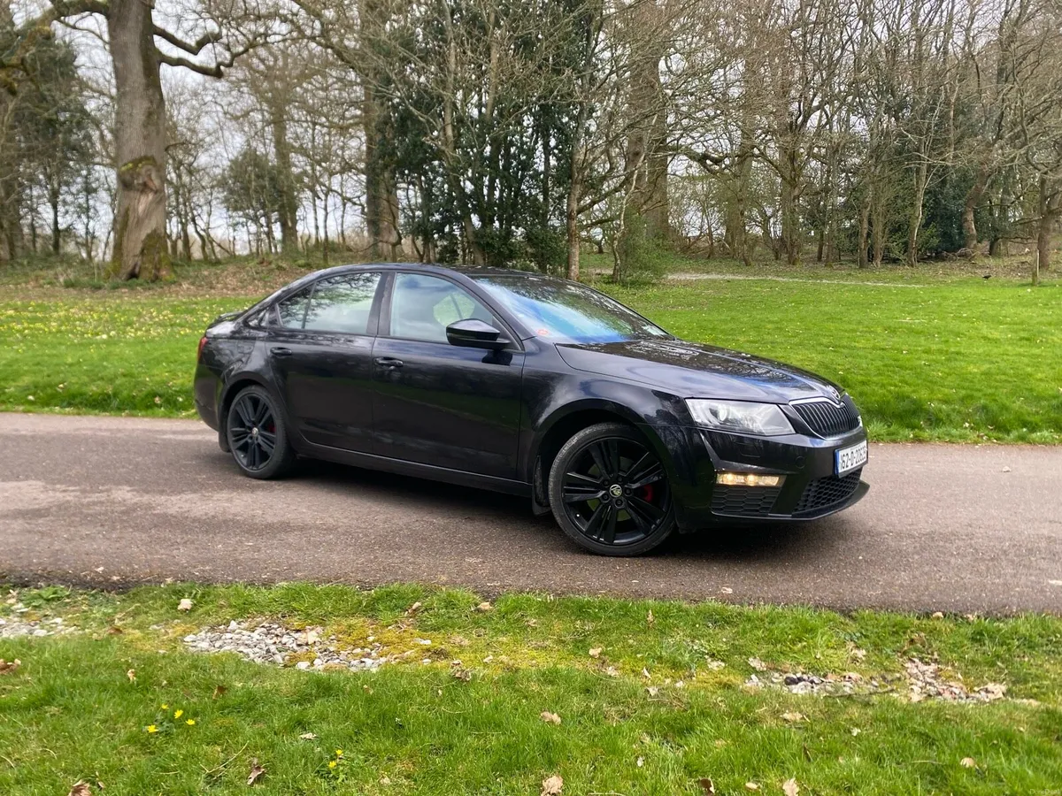 Stunning Skoda Octavia 2.0TDI VRS DSG - Image 3