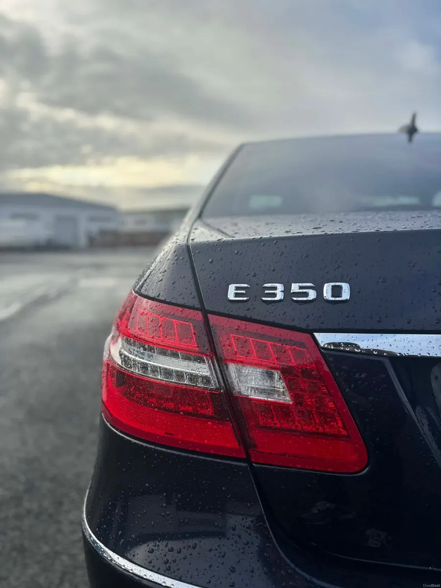 Mercedes-Benz E-Class 2010 - Image 2
