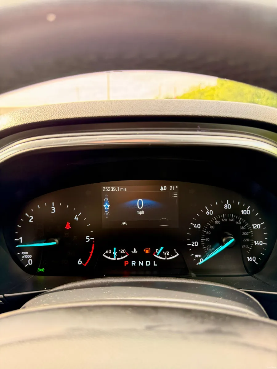 Ford focus 1.5 Auto 28000miles UK REG - Image 3