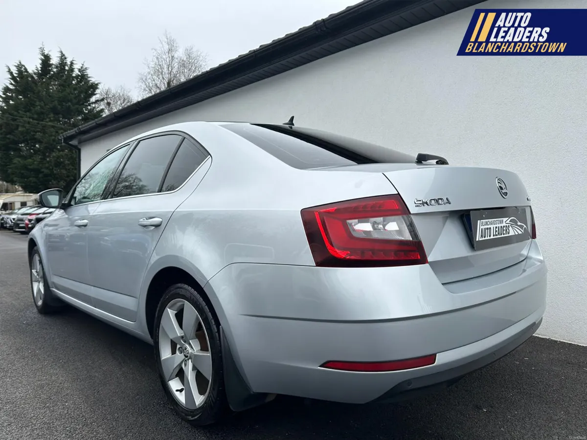 SKODA OCTAVIA 1.0 TSI STYLE 115HP SAT NAV - Image 4