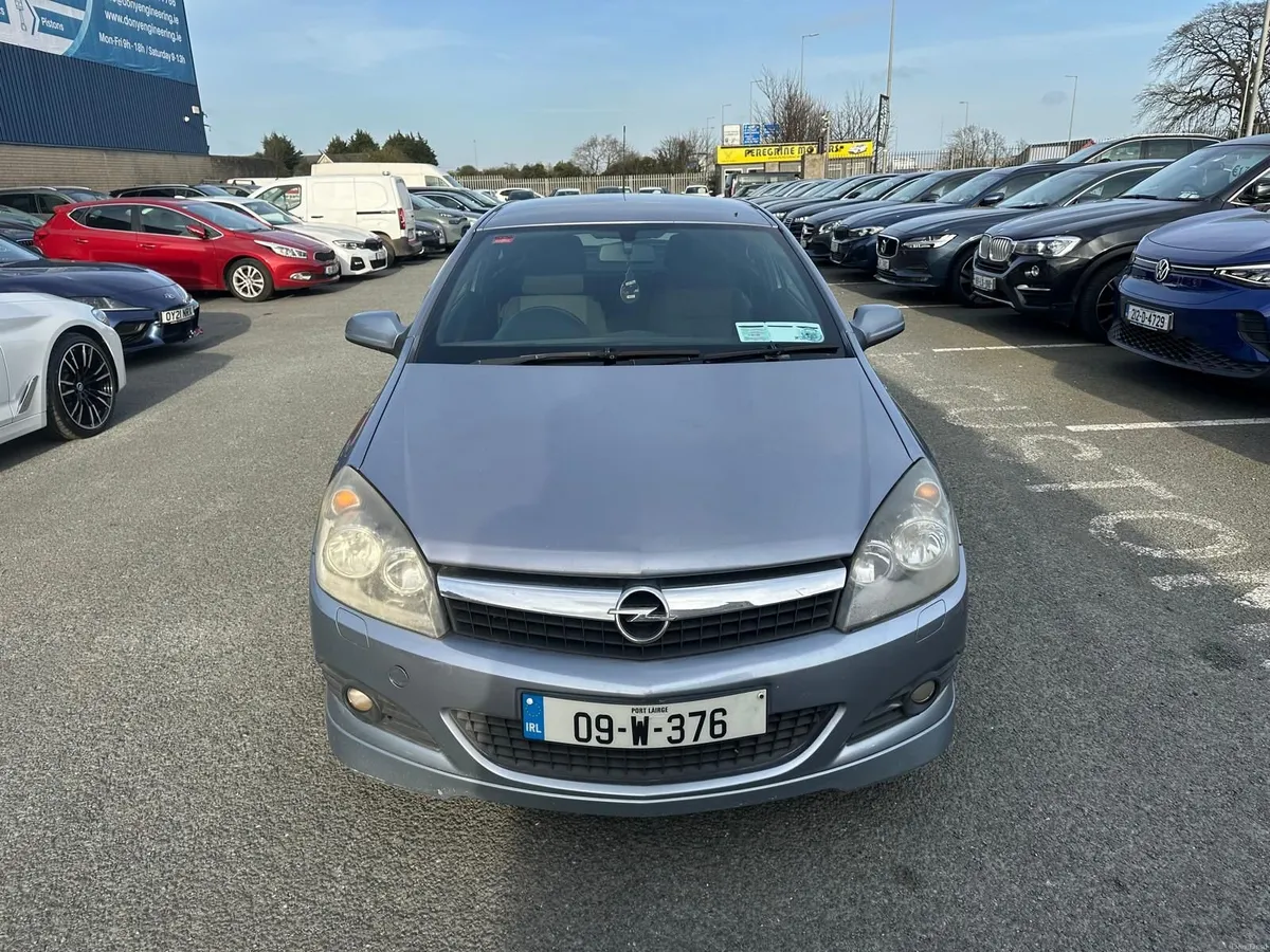 Opel Astra 2009 - Image 2