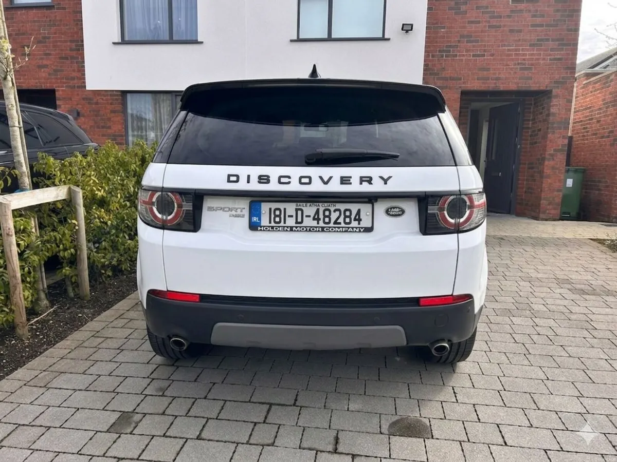 2018 Land Rover Discovery Sport HSE – 7 Seater - Image 5
