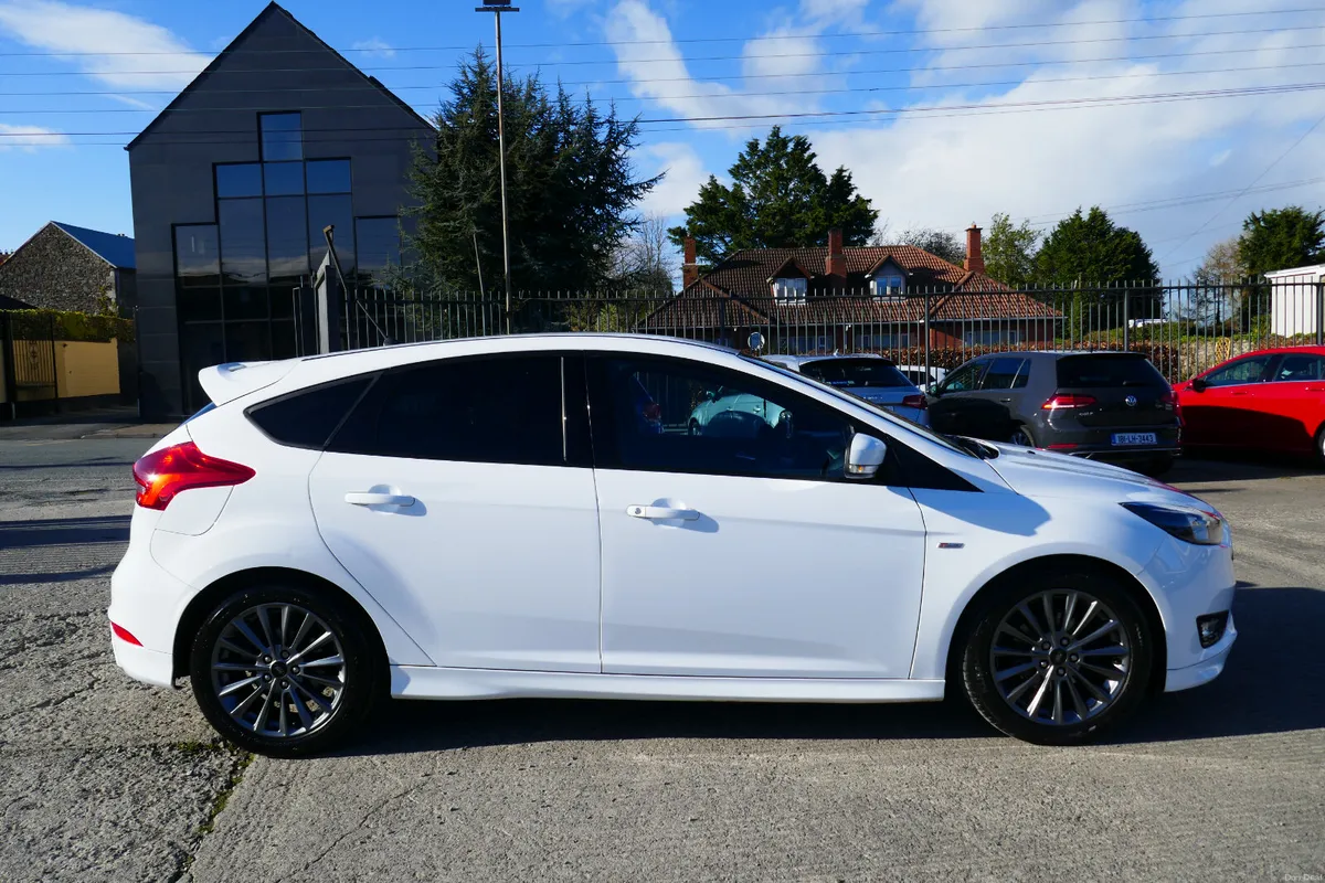 181 FORD FOCUS 1.0 ECOBOOST ST-LINE 140 140PS 5DR - Image 3
