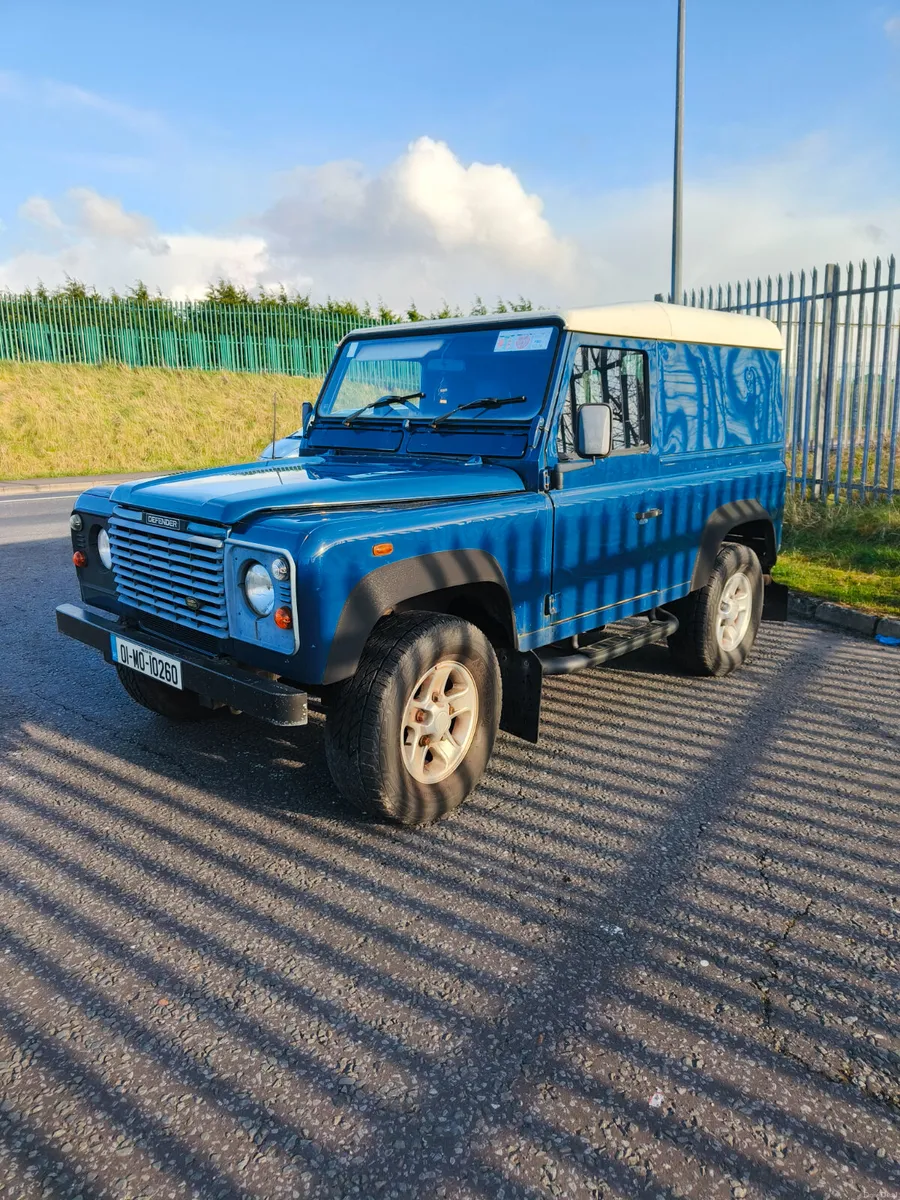 Land Rover Defender 2001 - Image 2
