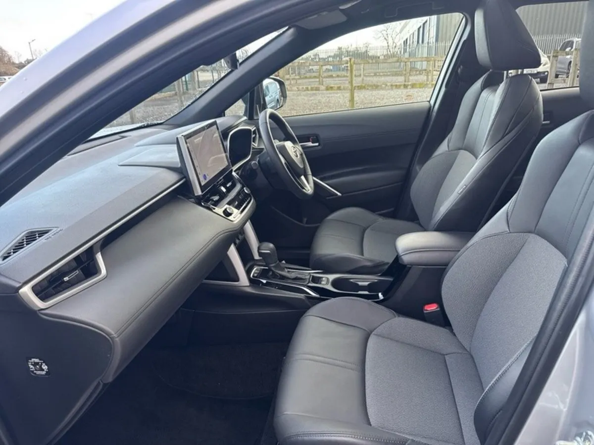 Toyota Corolla Cross HYBRID SOL - Image 6