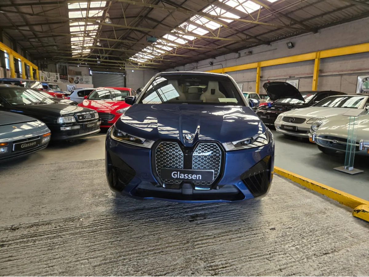 BMW iX XDRIVE40 M SPORT// STUNNING CAR// UPGRADE A - Image 4