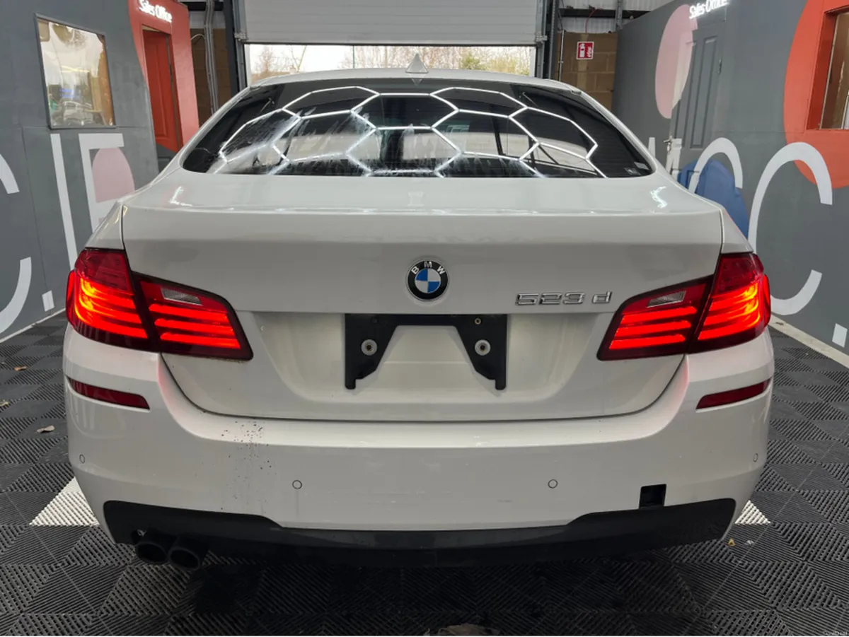 BMW 5-Series 2017 BMW 523D M-SPORT 2.0 AUTOMATIC / - Image 3