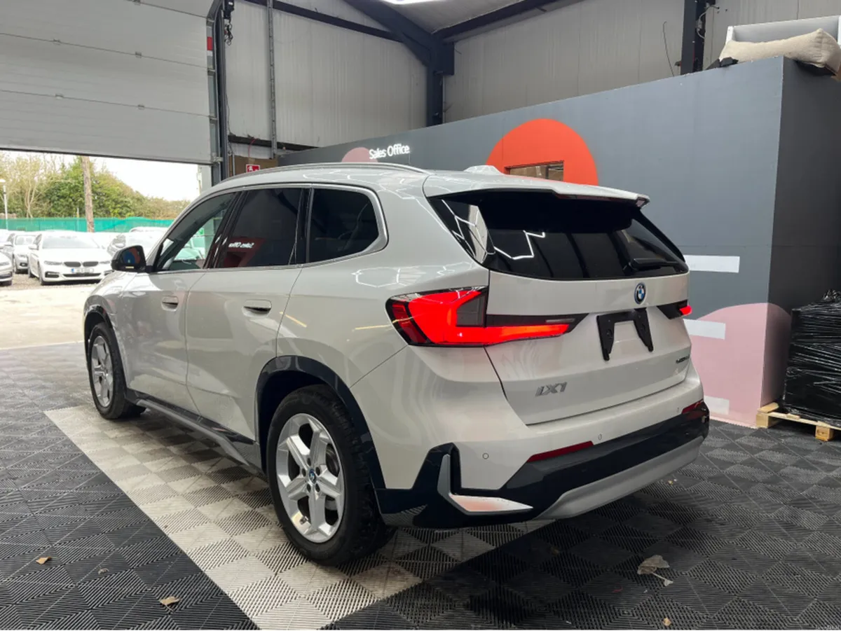 BMW iX1 2023 BMW IX1 30 XDRIVE LINE AUTOMATIC / CR - Image 4