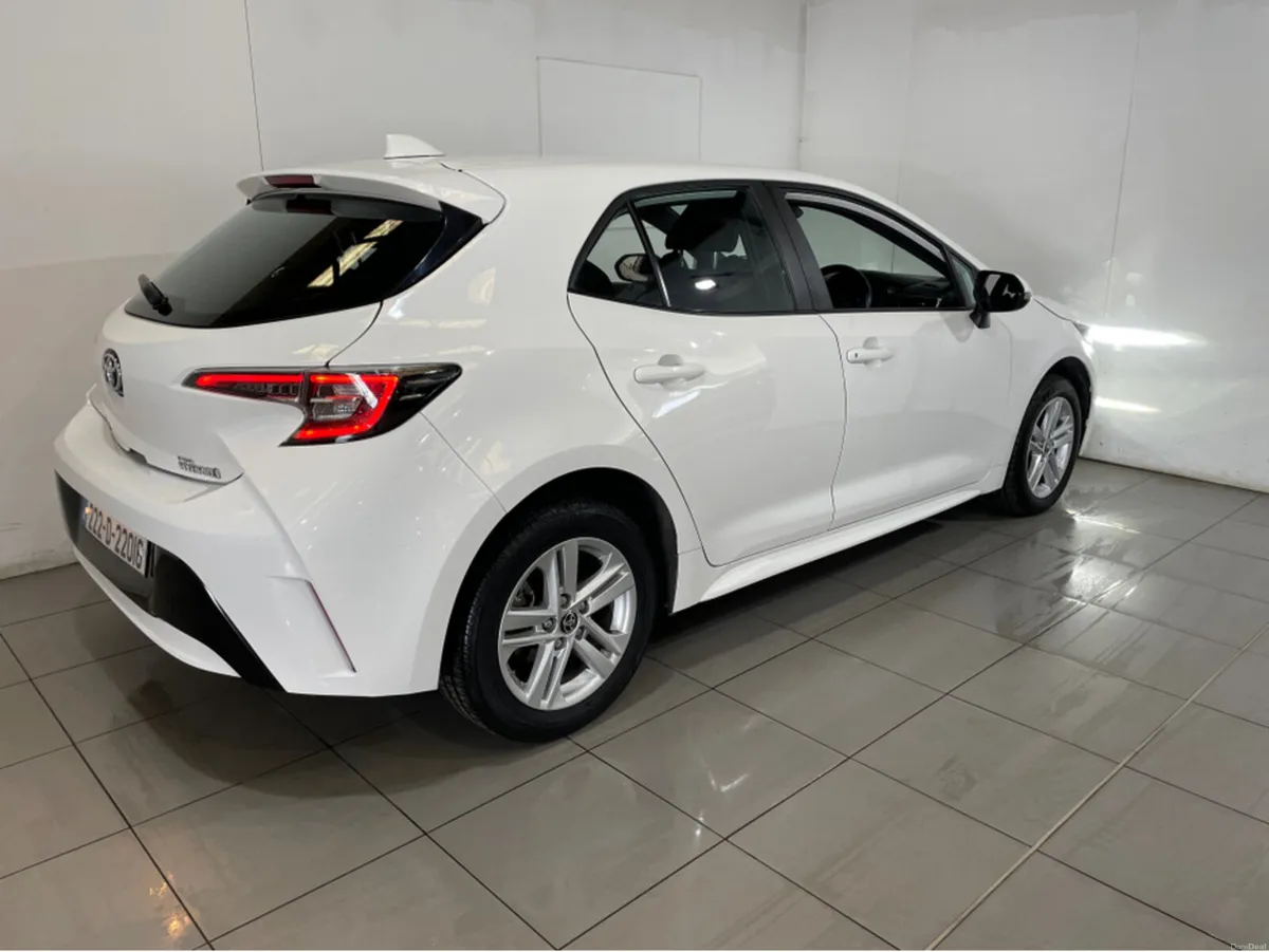 Toyota Corolla LUNA H/B 4DR AUTO HYBRID - Image 3