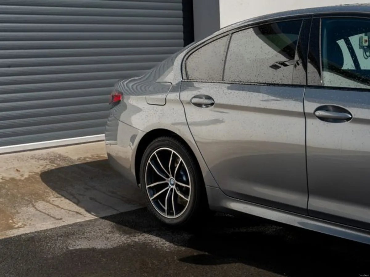 BMW 5-Series 530E M SPORT - Image 4