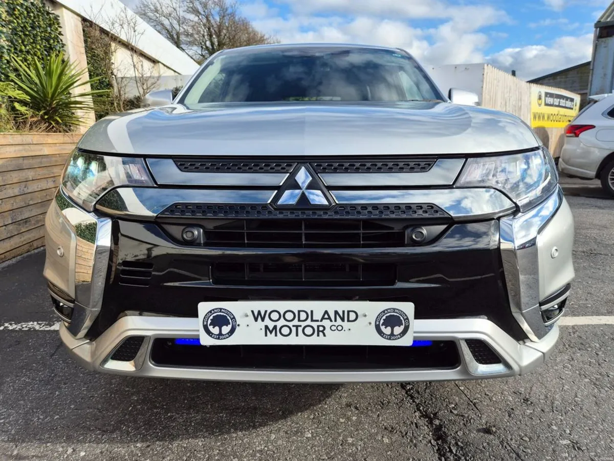 Mitsubishi Outlander 2.4 PHEV / INTENSE SAFETY PAC - Image 4