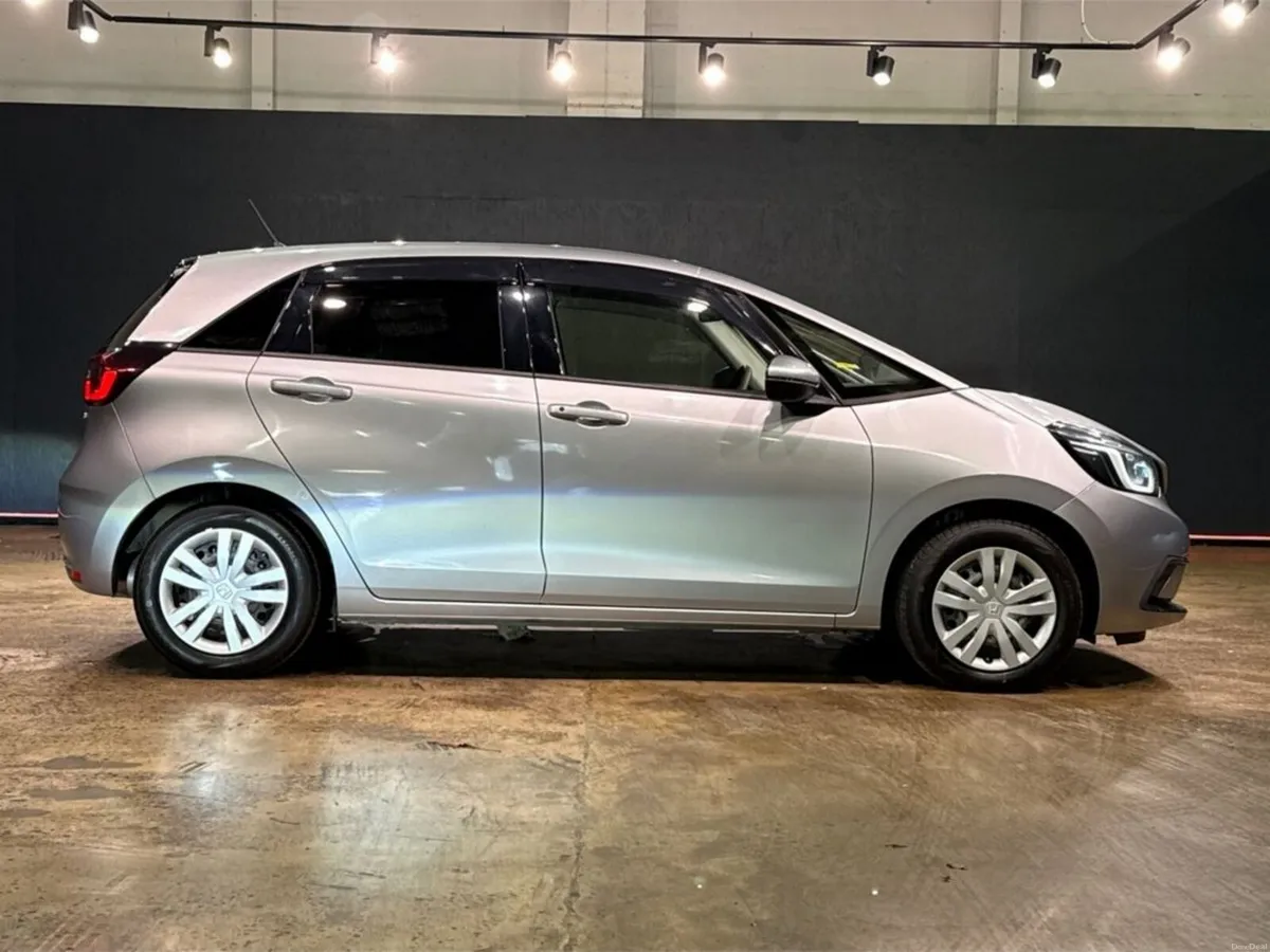 Honda Fit 1.5 HYBRID - CRUISE CONTROL - REVERSE CA - Image 3