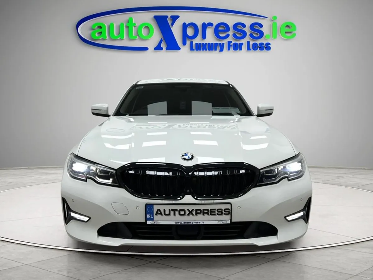 BMW 3-Series 320D XDRIVE 4WD Automatic, Reversing - Image 3