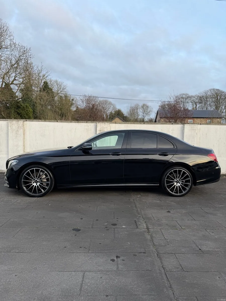 Mercedes-Benz E Class 220 D AMG Night EditionAUTO - Image 4