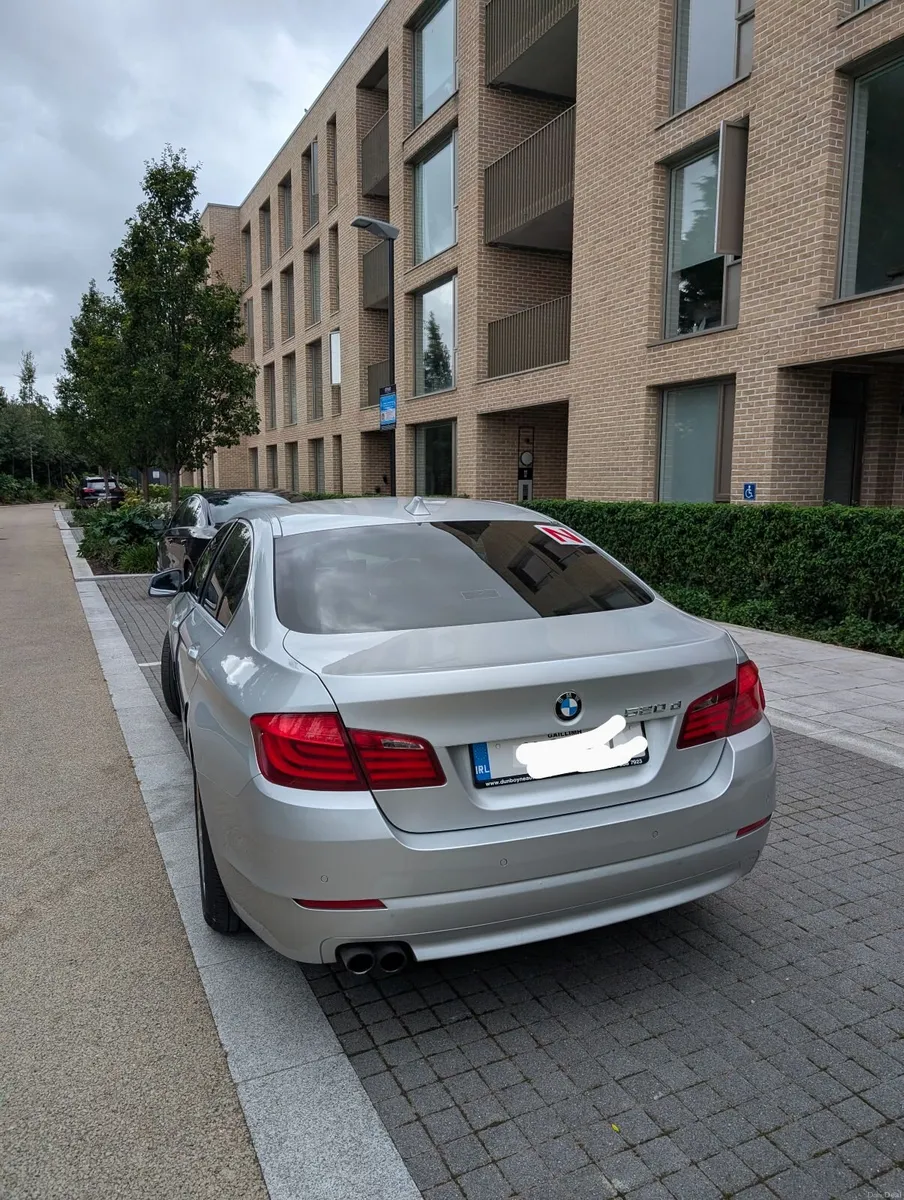 BMW 5-Series 2011 - Image 2