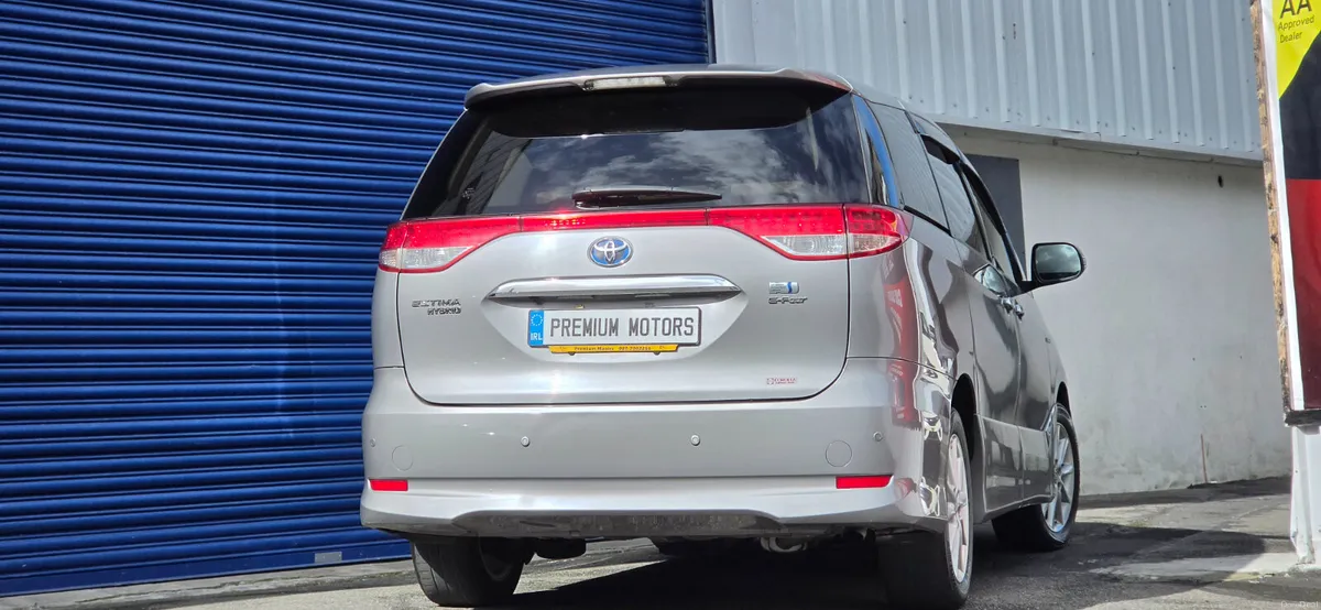 Toyota Estima Hybrid - Image 4
