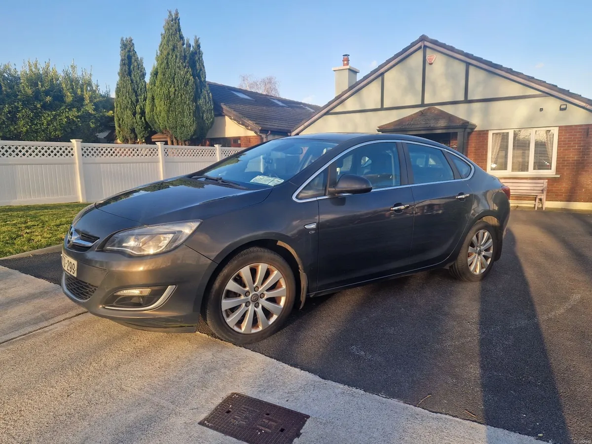 Opel Astra 2013 - Image 1