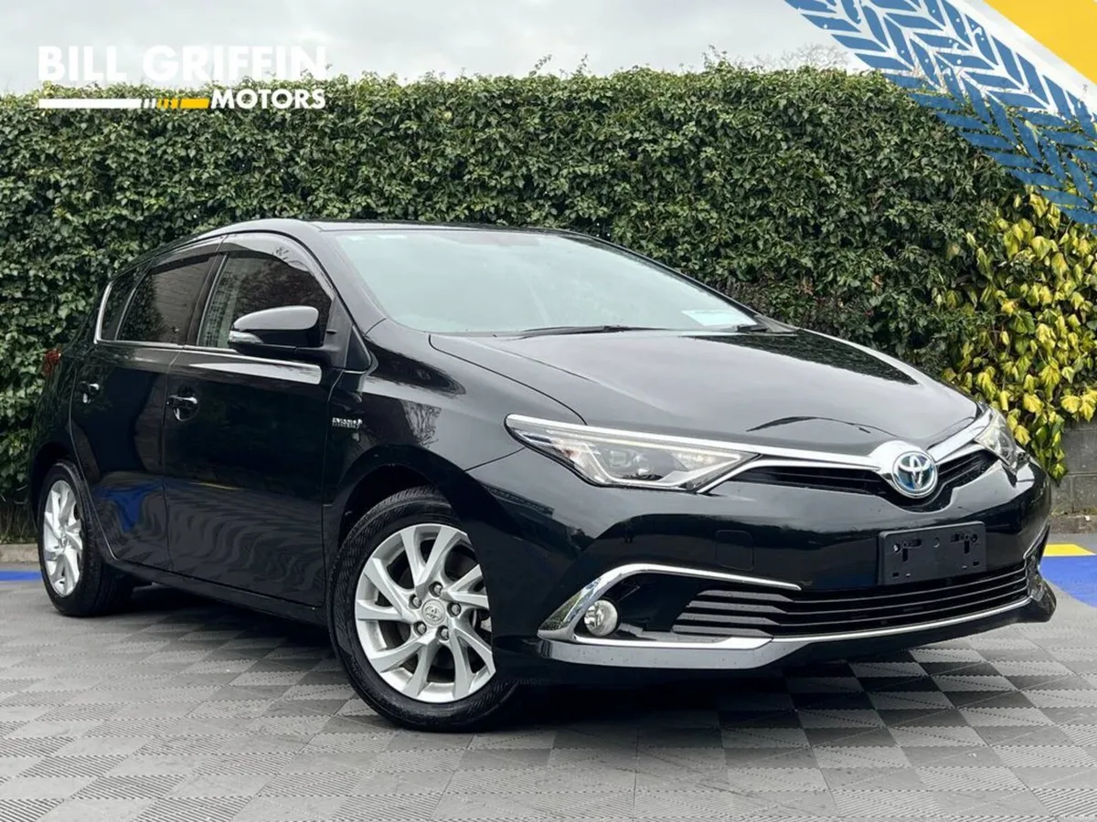 Toyota Auris 1.8 HYBRID AUTO // 16" ALLOYS // HALF - Image 1