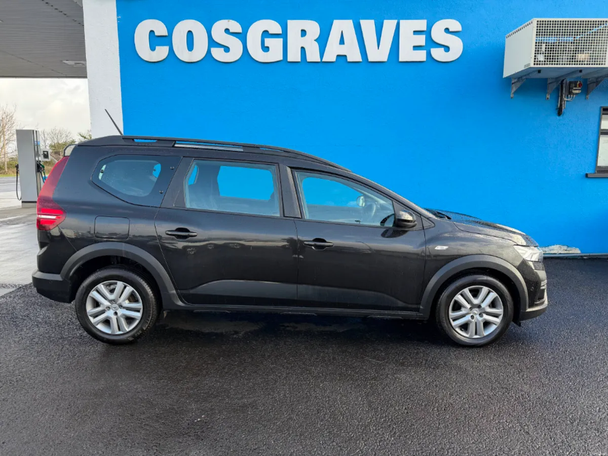 Dacia Jogger Comfort TCE 110 5DR * 7 SEATS / REVER - Image 2
