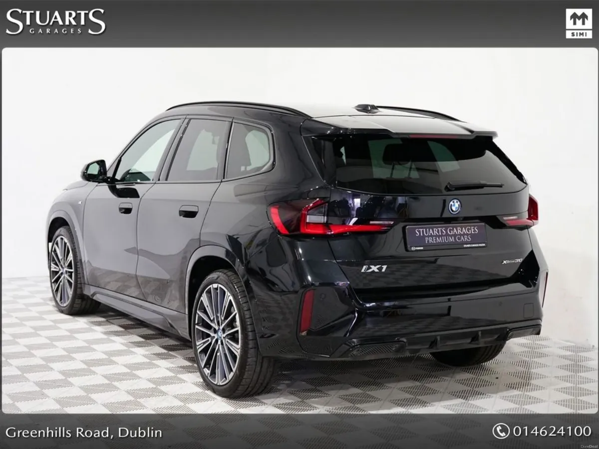 BMW iX1 M-SPORT PRO xDRIVE 30. SAPPHAIRE BLACK MET - Image 2